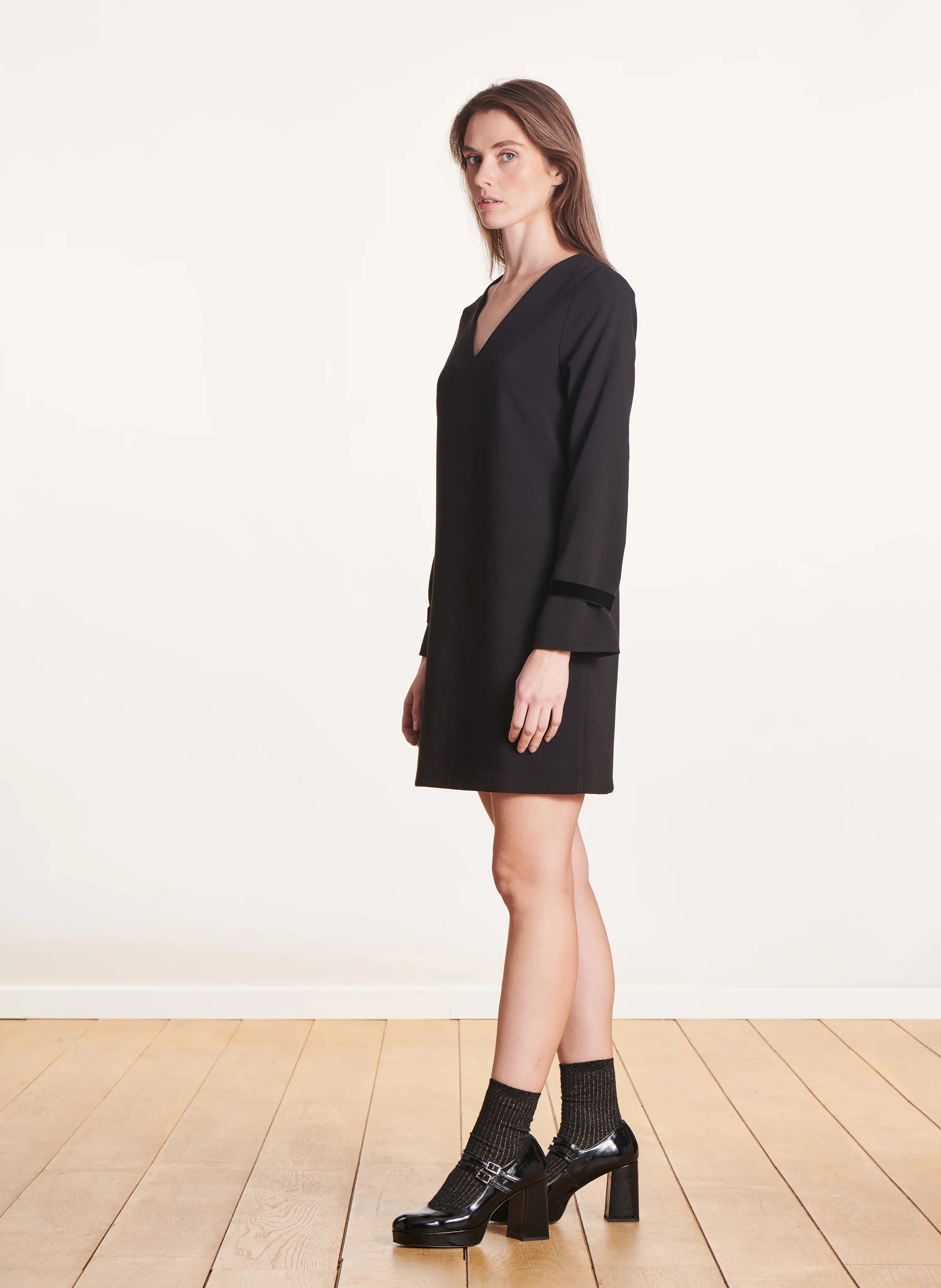 Robe courte col V| Noir