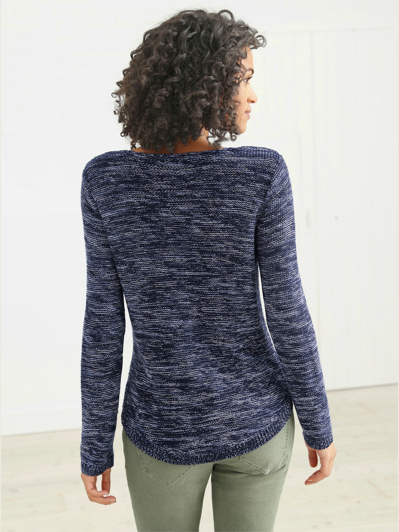 Pull chiné encolure ronde finitions côtelées avec le dos plus long