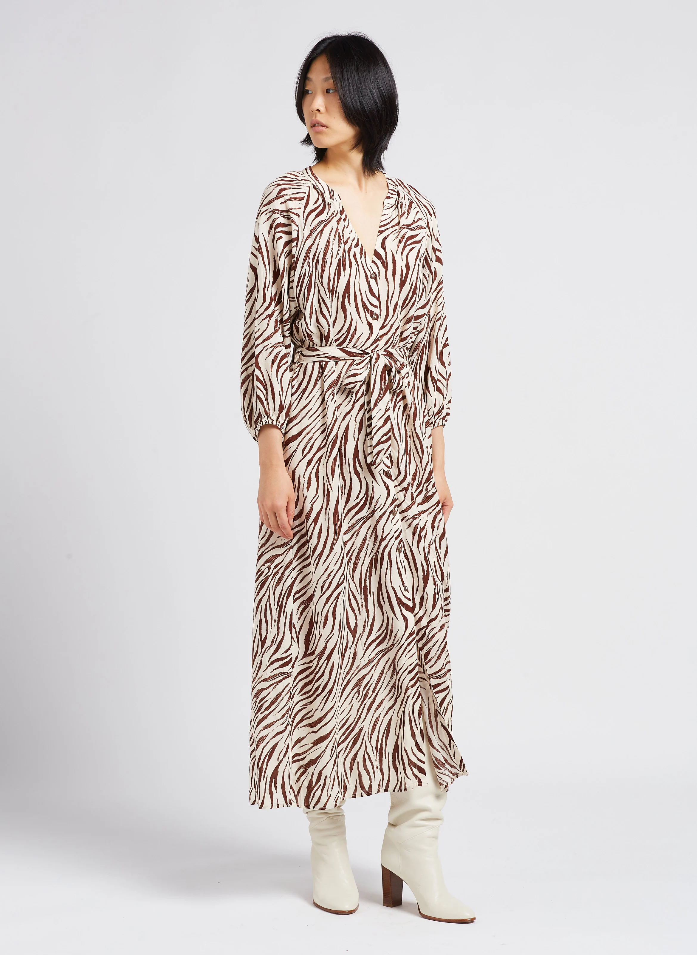 LEXI - Robe longue coupe droite à col v | Beige