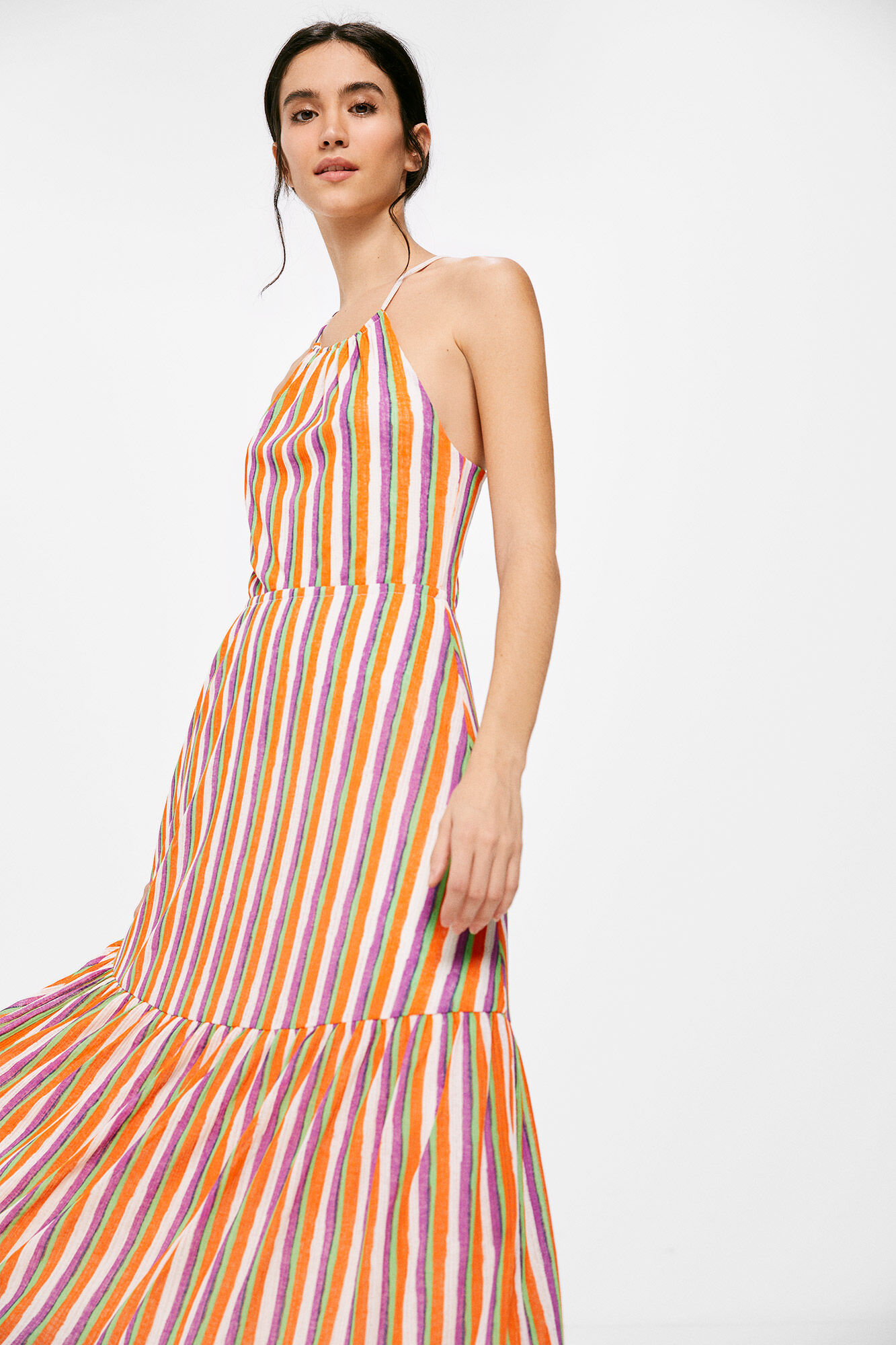 Vestido midi listrado com decote halter - laranja