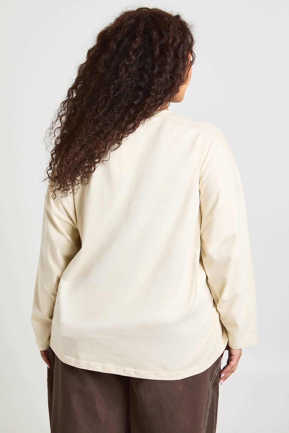boohoo T-shirt Grande Taille À Manches Longues Basique Plus