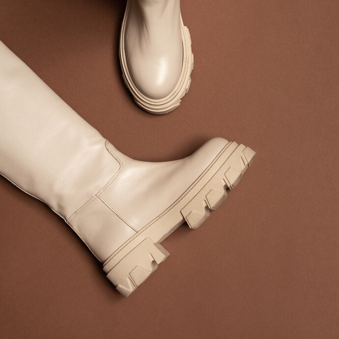 Bottes à semelles crantées  en cuir écru