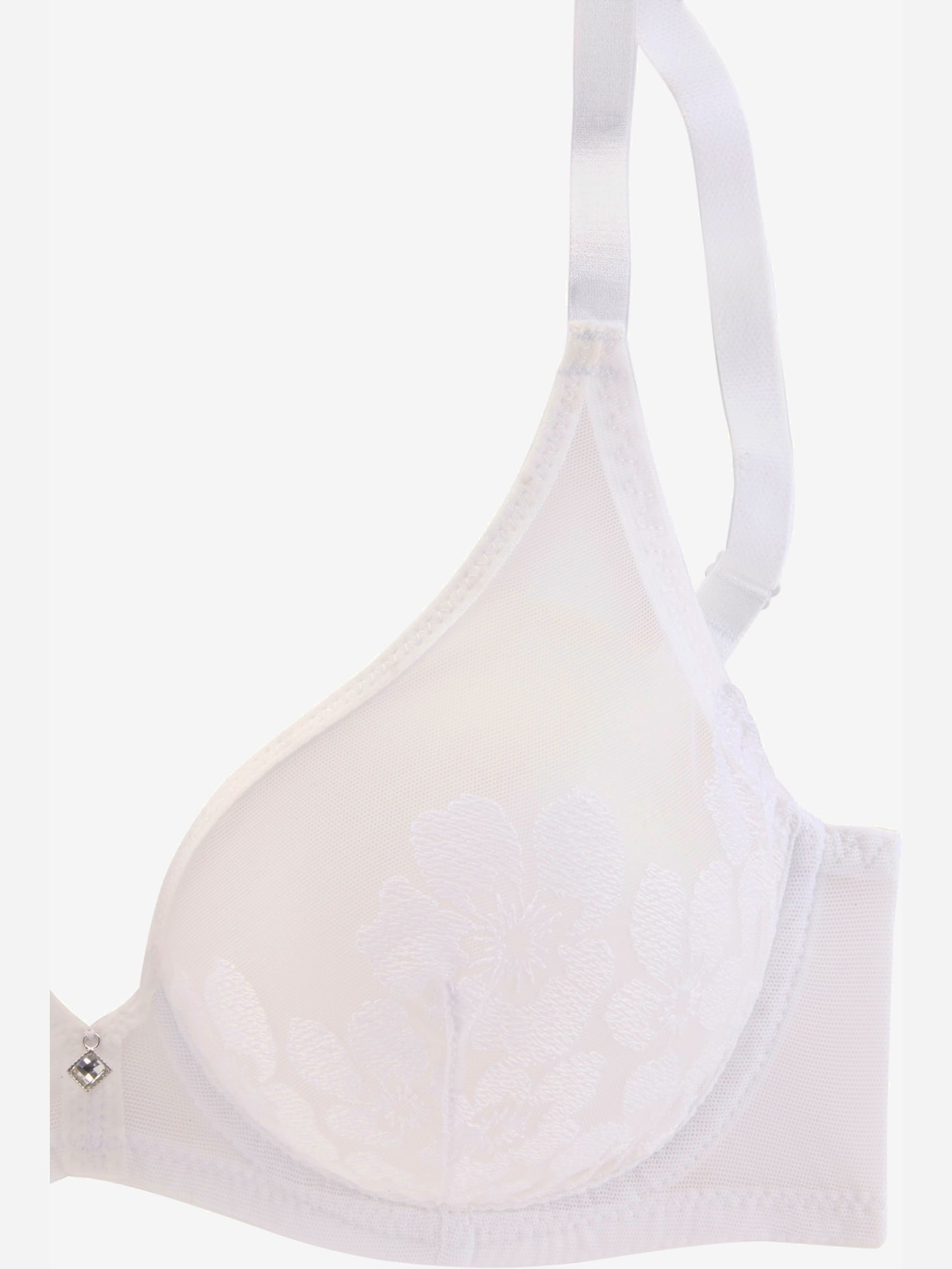 Soutien-gorge à armatures, dentelle légèrement transparente