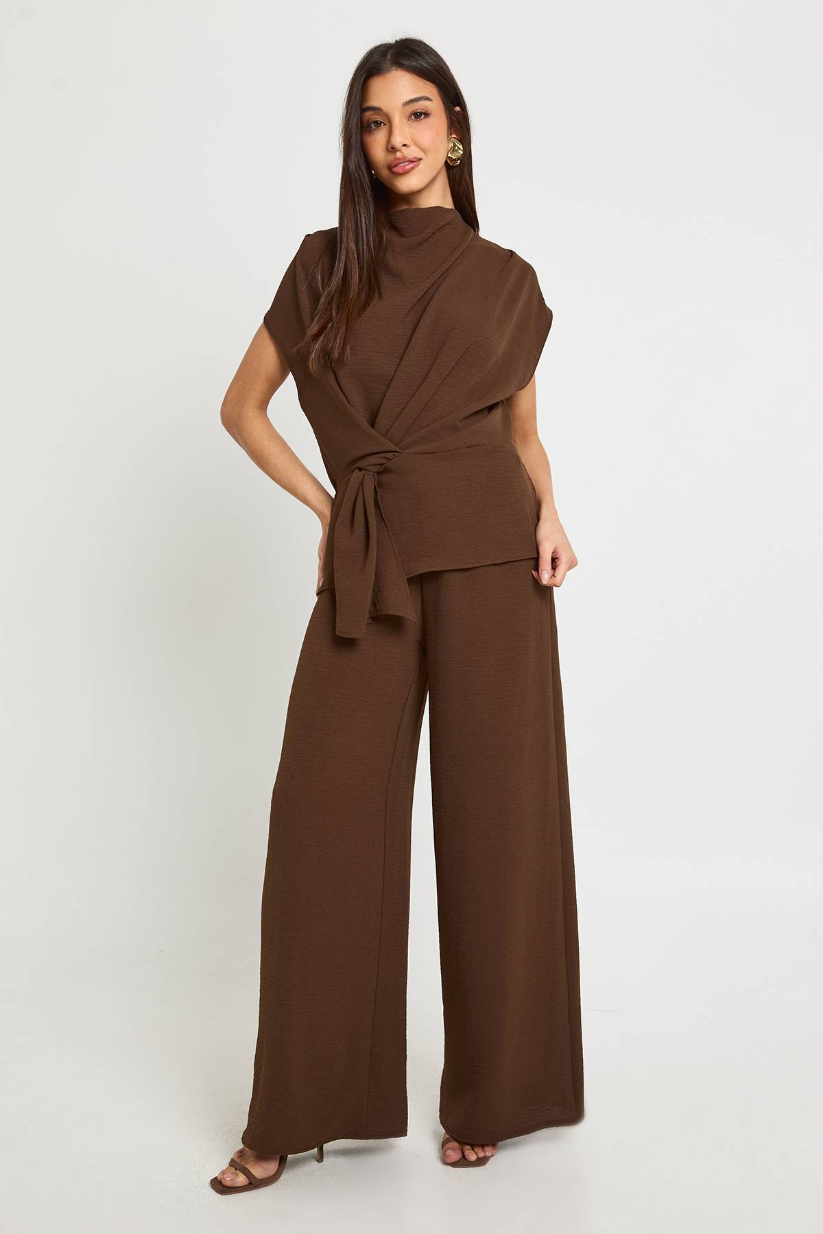 boohoo Blouse drapée en tissu & pantalon coordonné