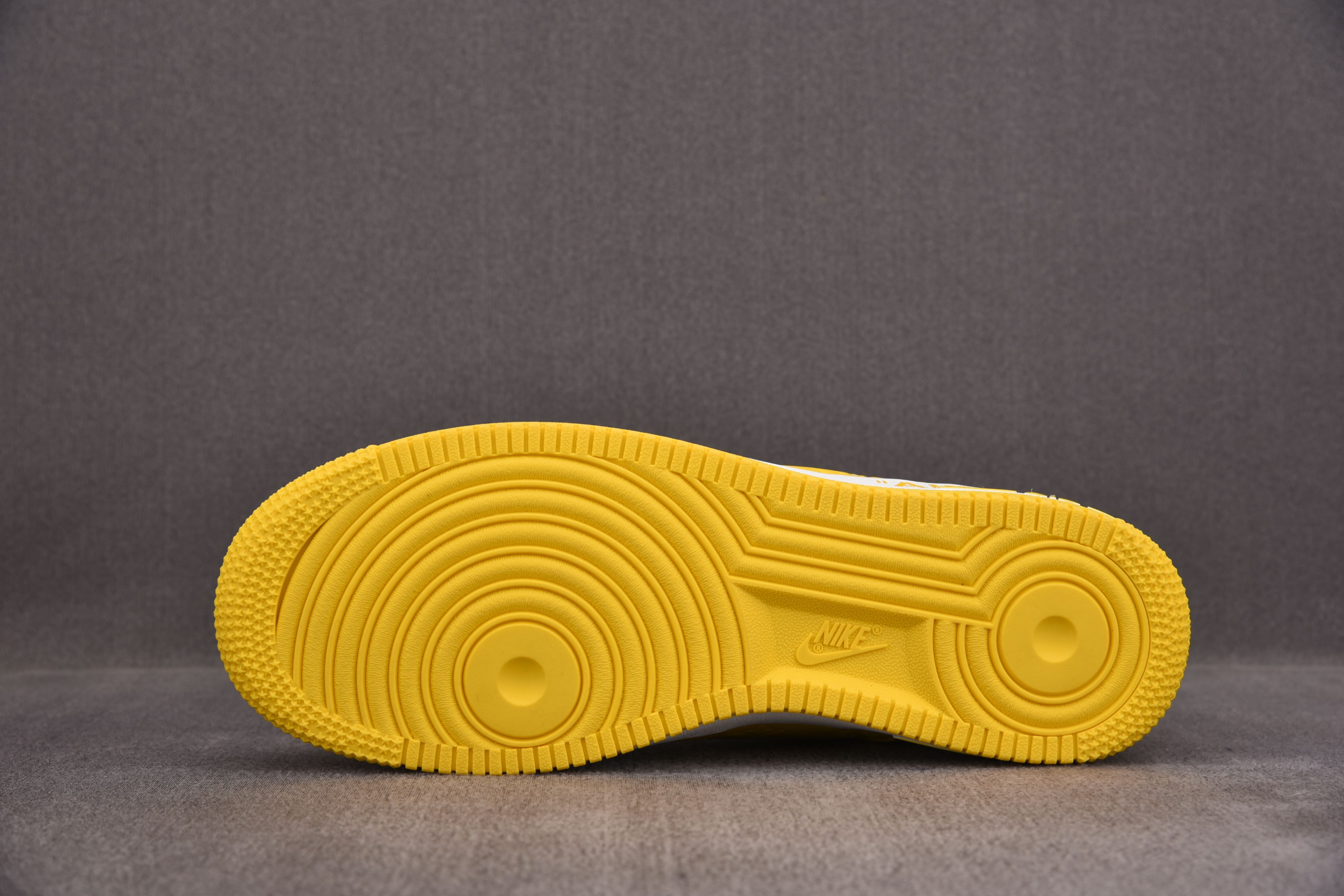 Nike Air Force 1 Low Louis Vuitton University Gold (Be careful about the size!!)