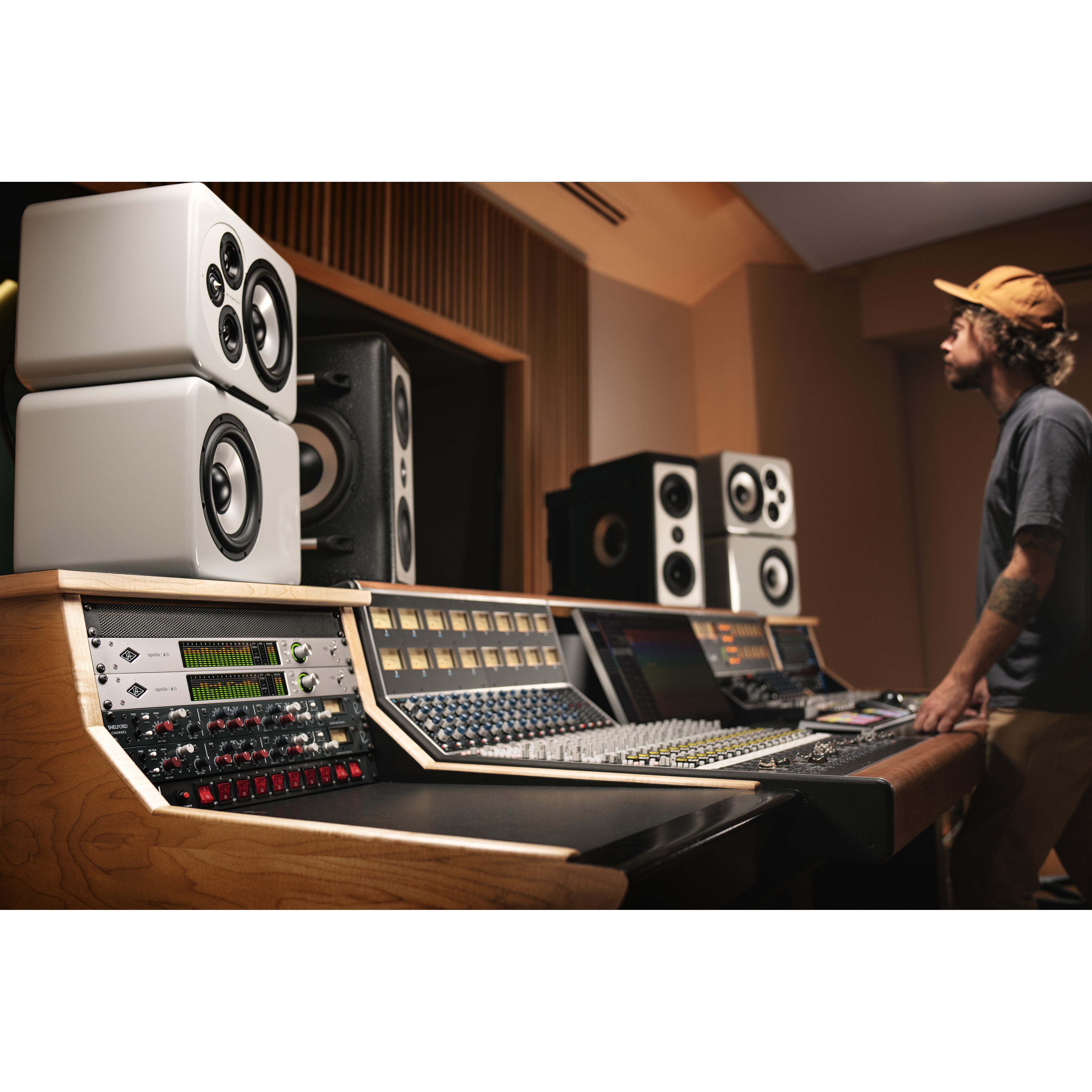 Universal Audio Apollo x16 Gen 2 Essentials+ Edition