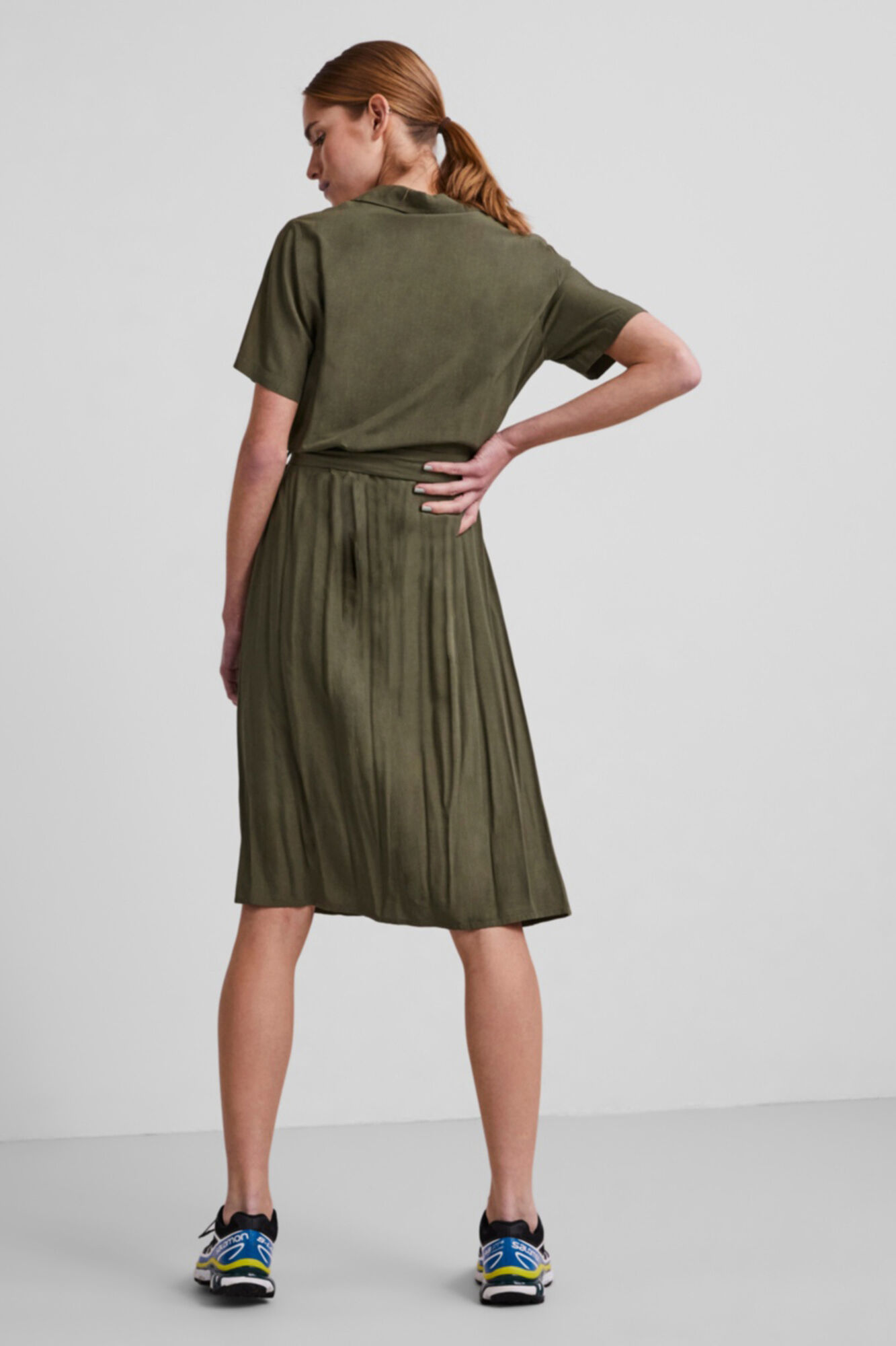 Vestido midi estilo camisa