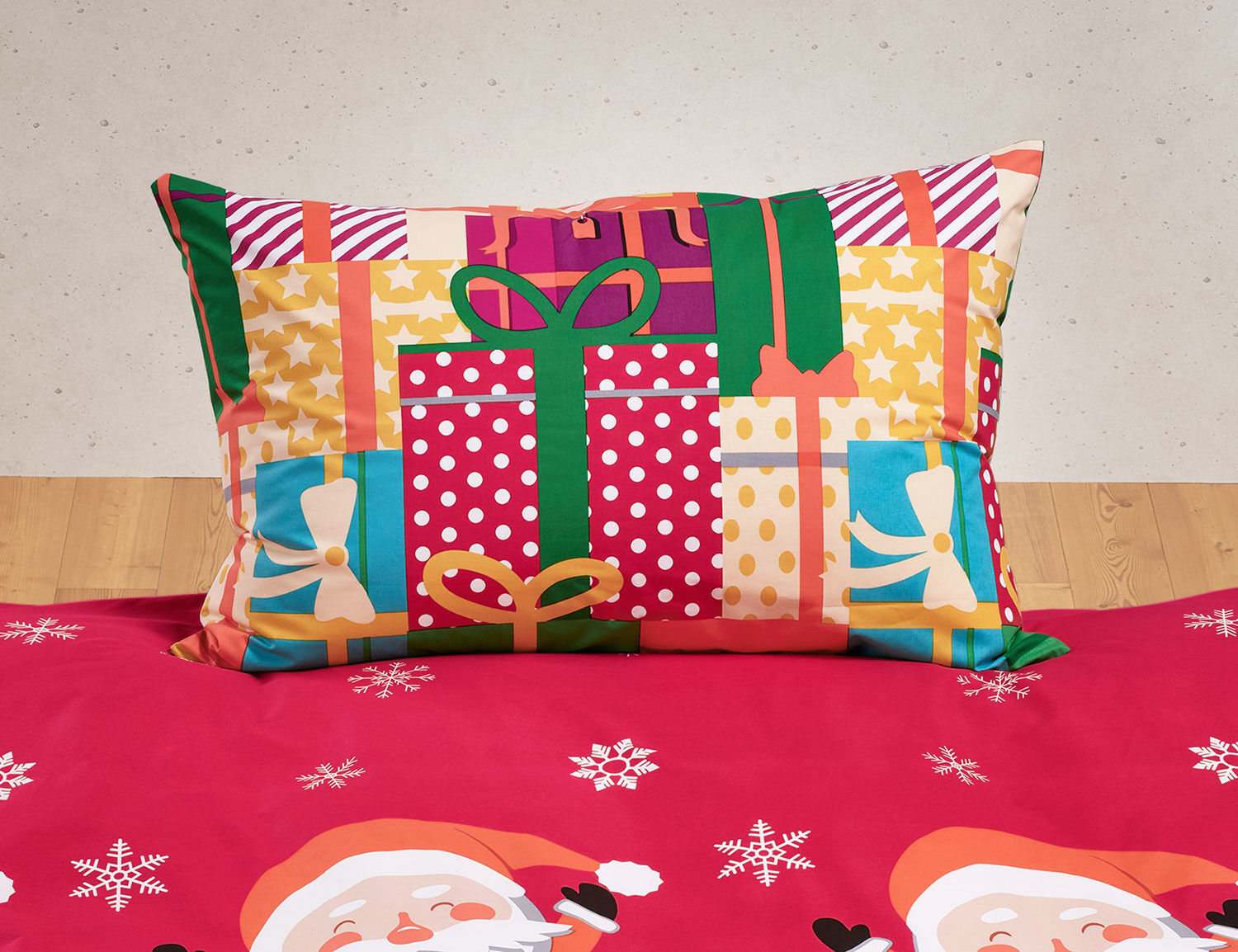Bettwäsche mit farbenfrohem Weihnachtsmotiv