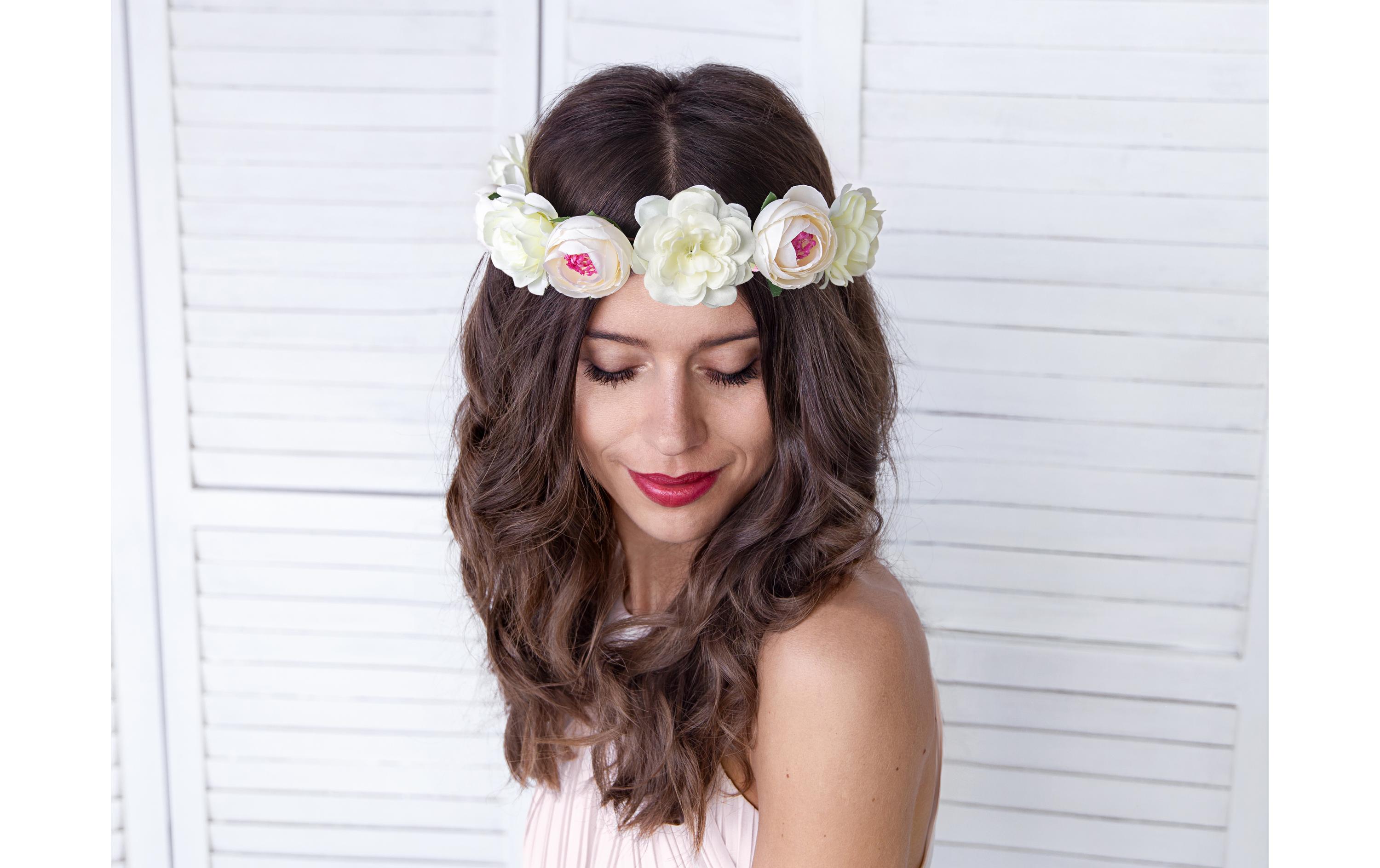 Hochzeitsaccessoire Blumenkranz 17 cm, WeissBlütenkranz als Haarschmuck für die Hochzeitsfrisur der Braut oder die Haare der Brautjungfern oder eine sommerliche Frisur für andere Partys