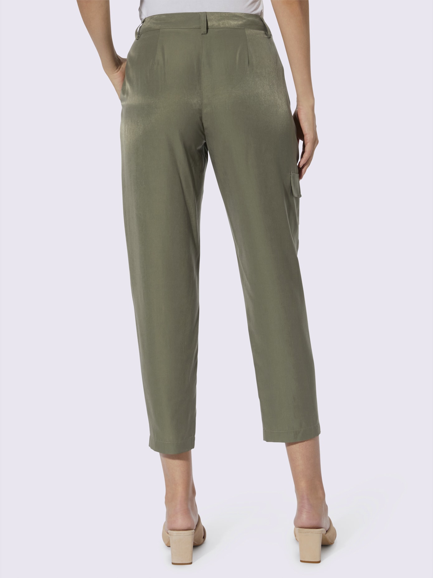 Pantalon poche à rabat décorative sur le côté