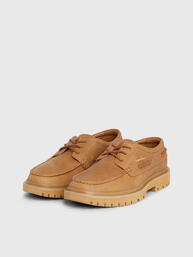 Sapatos híbridos de couro com cadarço