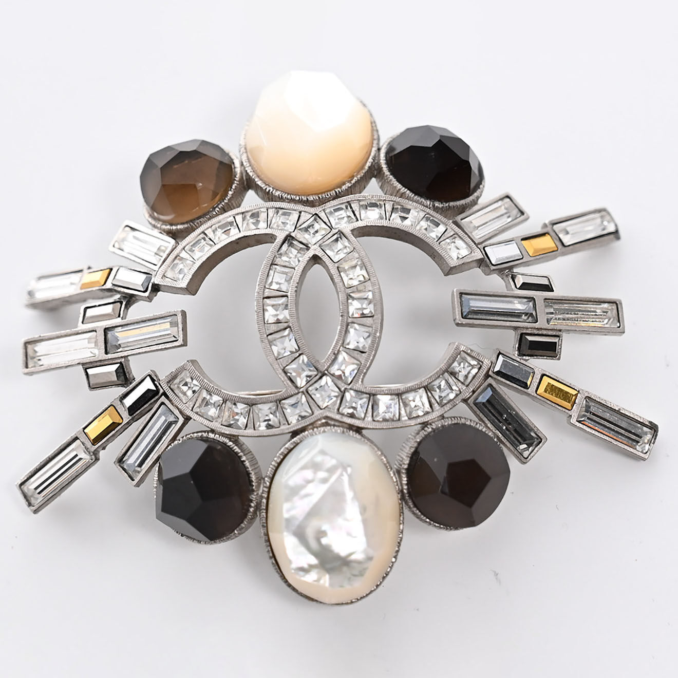 Chanel Broche Strass argentée - Neuf sans étiquette