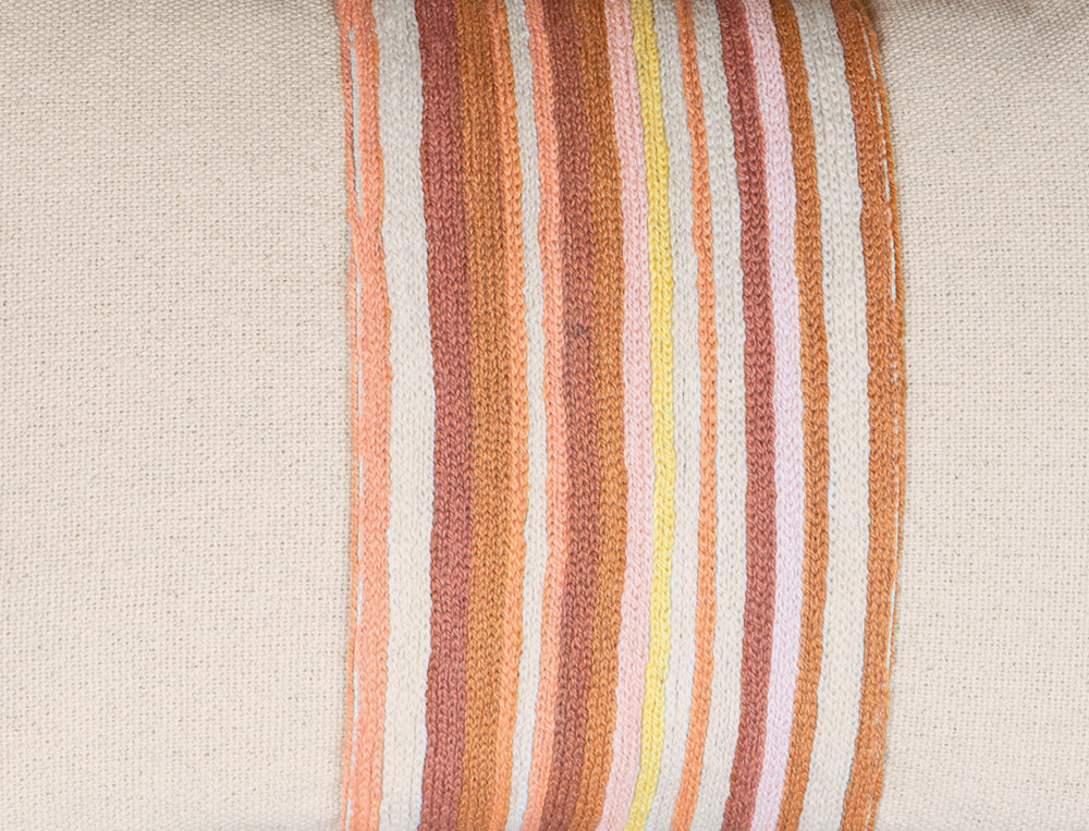 Coussin brodé rayures-Au sommet