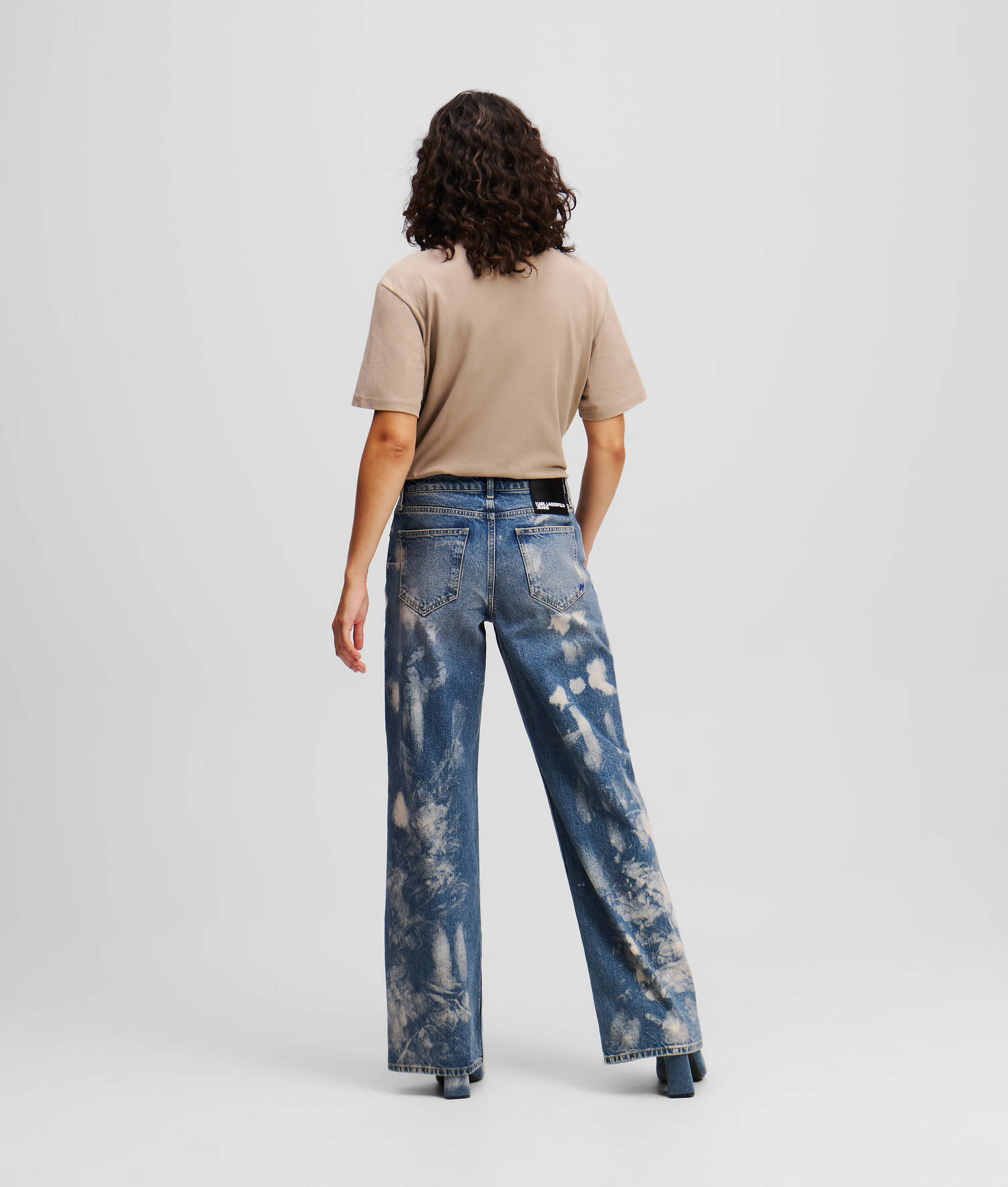 JEAN DÉCONTRACTÉ TAILLE MI-HAUTE EFFET DÉLAVÉ - Denim blanchi