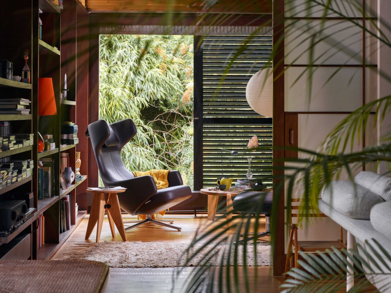 Vitra Tabouret Solvay kruk Amerikaans noten, geolied