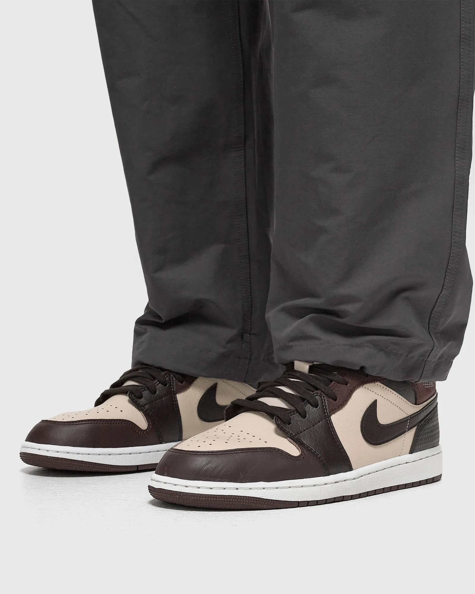 Jordan AIR JORDAN 1 MID SE 'PARIS YMCA'