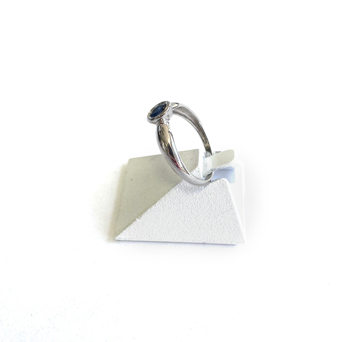 Bague d'occasion or 750 blanc saphir