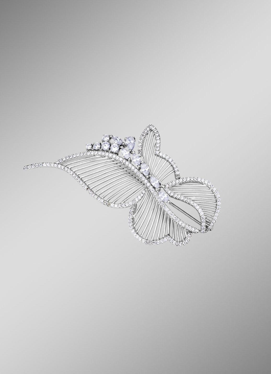 Filigrane Anstecknadel Schmetterling mit synth. Zirkonia