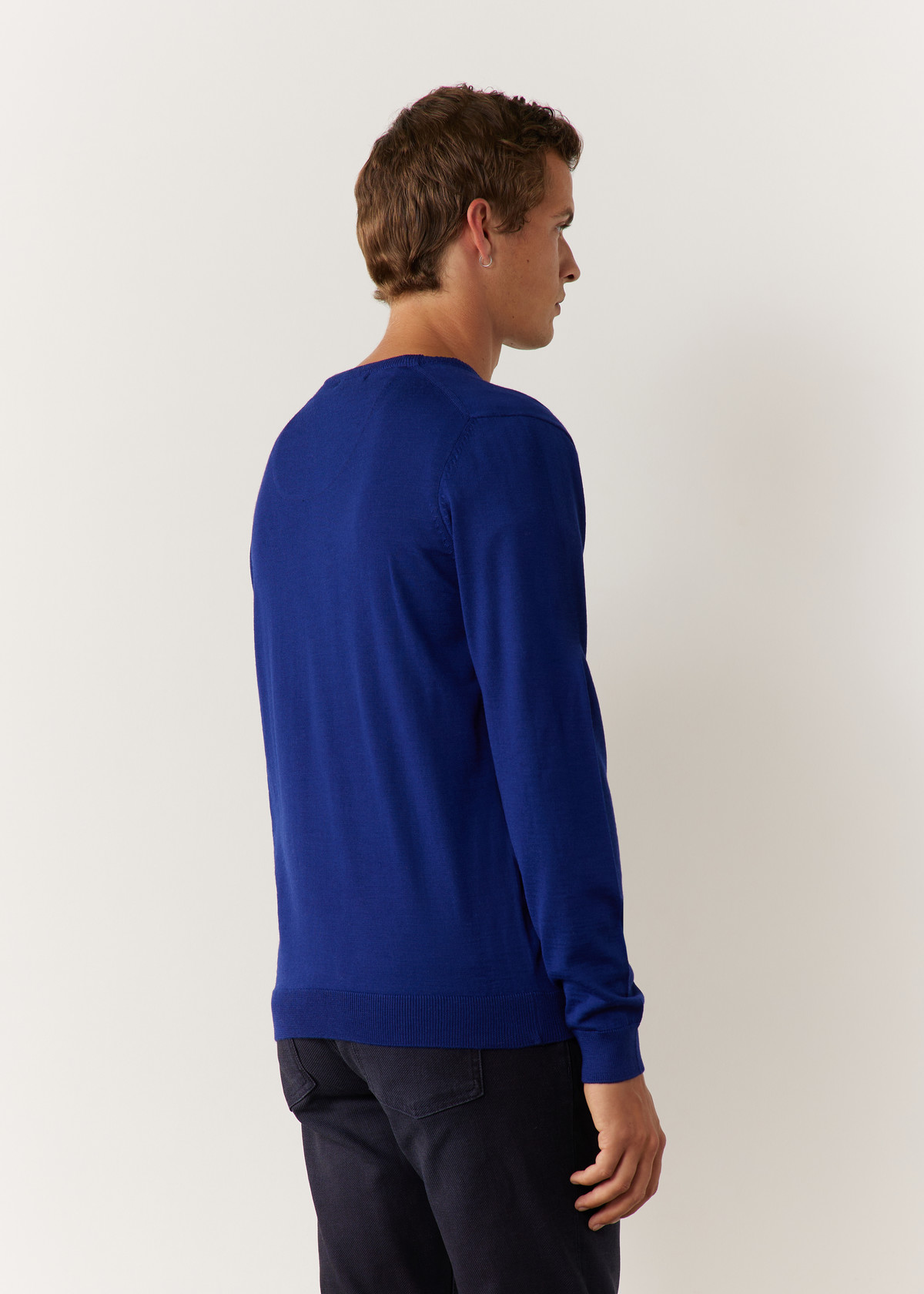 Pull col V en laine Mérinos mélangée unie bleu cobalt