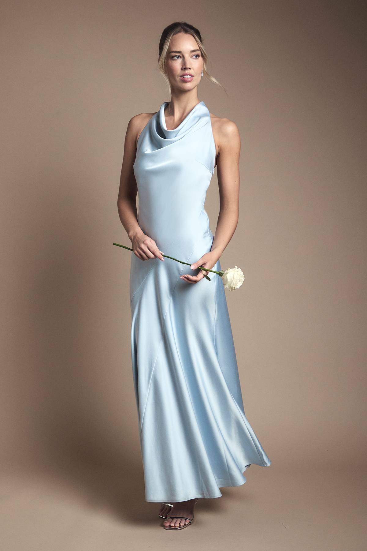 Oasis Robe Longue de Demoiselle d'Honneur Oasis en Satin à Col Bénitier et Dos Nu