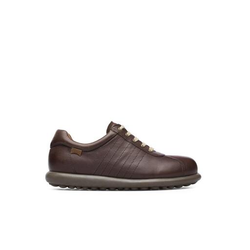 Sapatos femininos Camper de couro com cadarço na cor marrom.