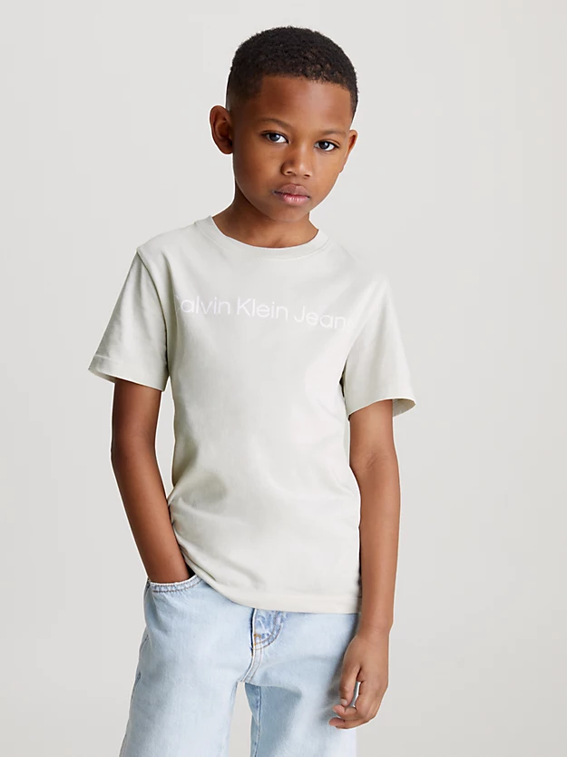 Camiseta infantil com logotipo
