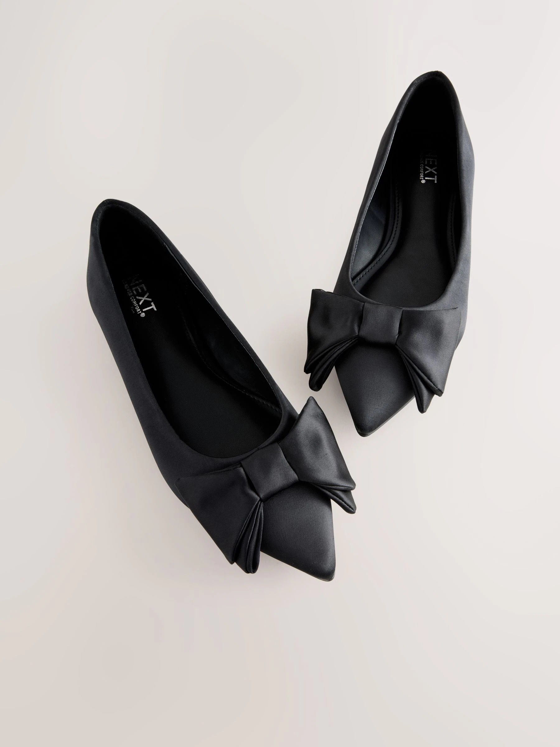 Zwart - Ballerina's met spitse neus en strik