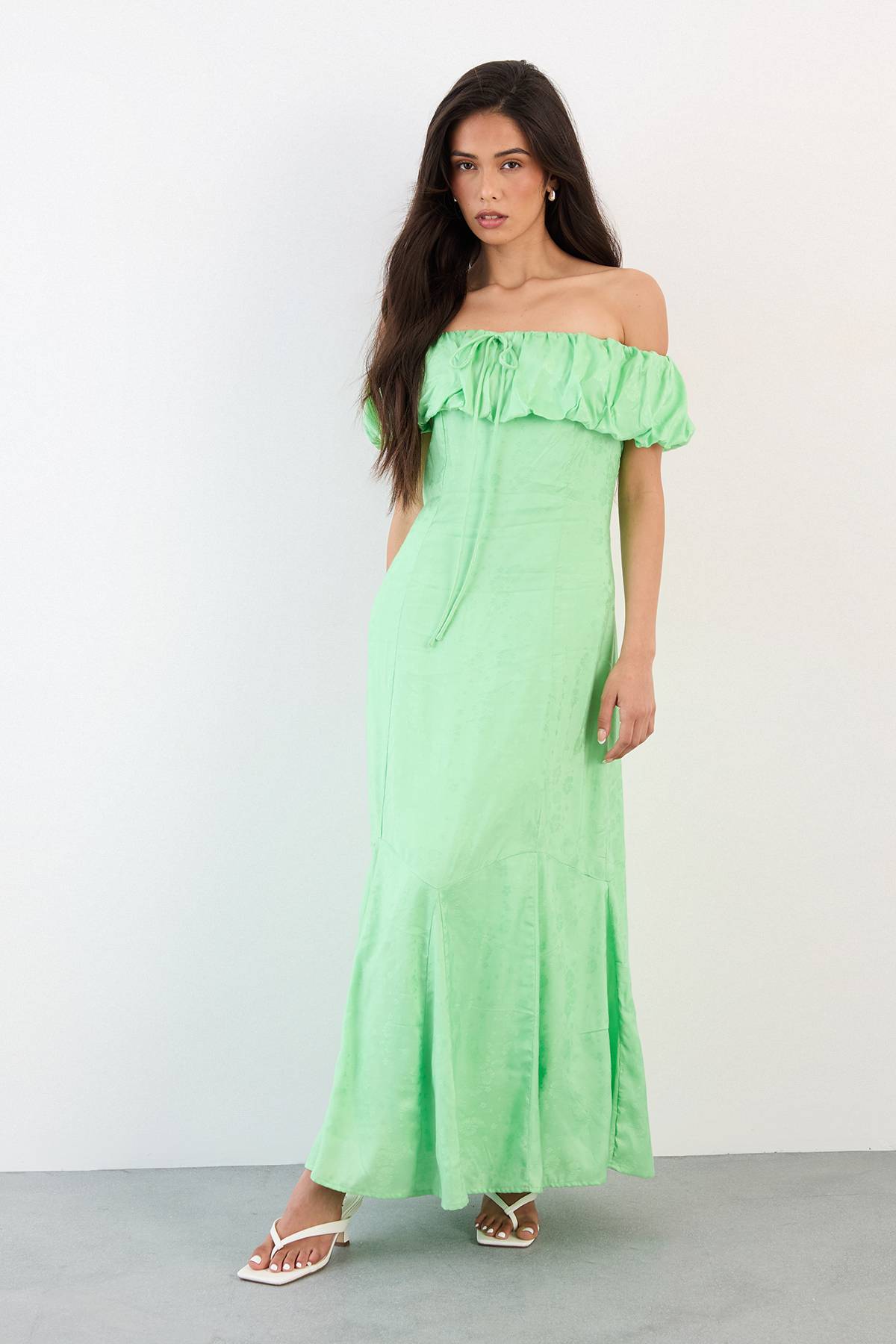 Warehouse Robe Midi Paysanne En Jacquard Satin Viscose Avec Épaules Dénudées Et Empiècements Godets