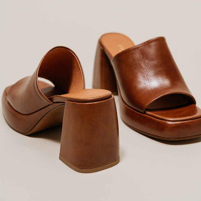 Mules à plateformes  en cuir marron