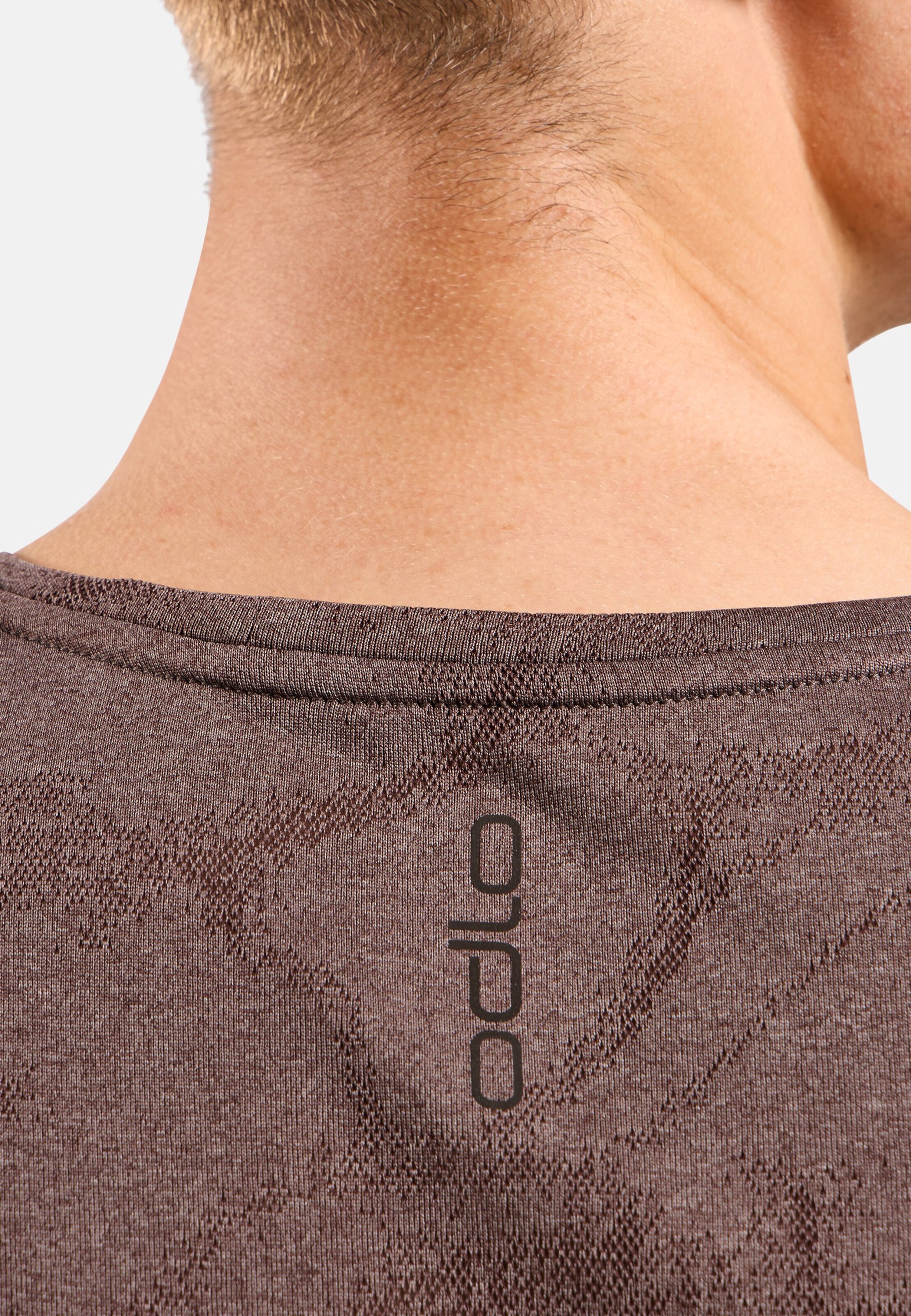 Zeroweight Engineered Chill-Tec Laufshirt in fudge melange