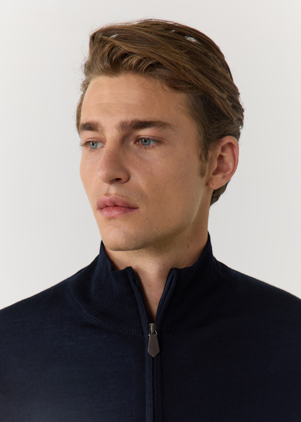Pull col montant zippé en laine Mérinos mélangée unie bleu marine