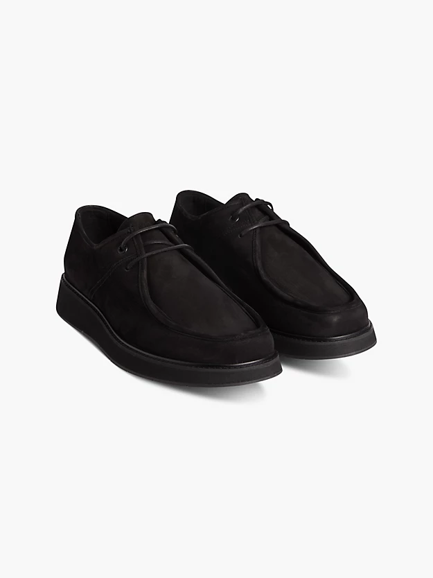 Sapatos de couro com cadarço