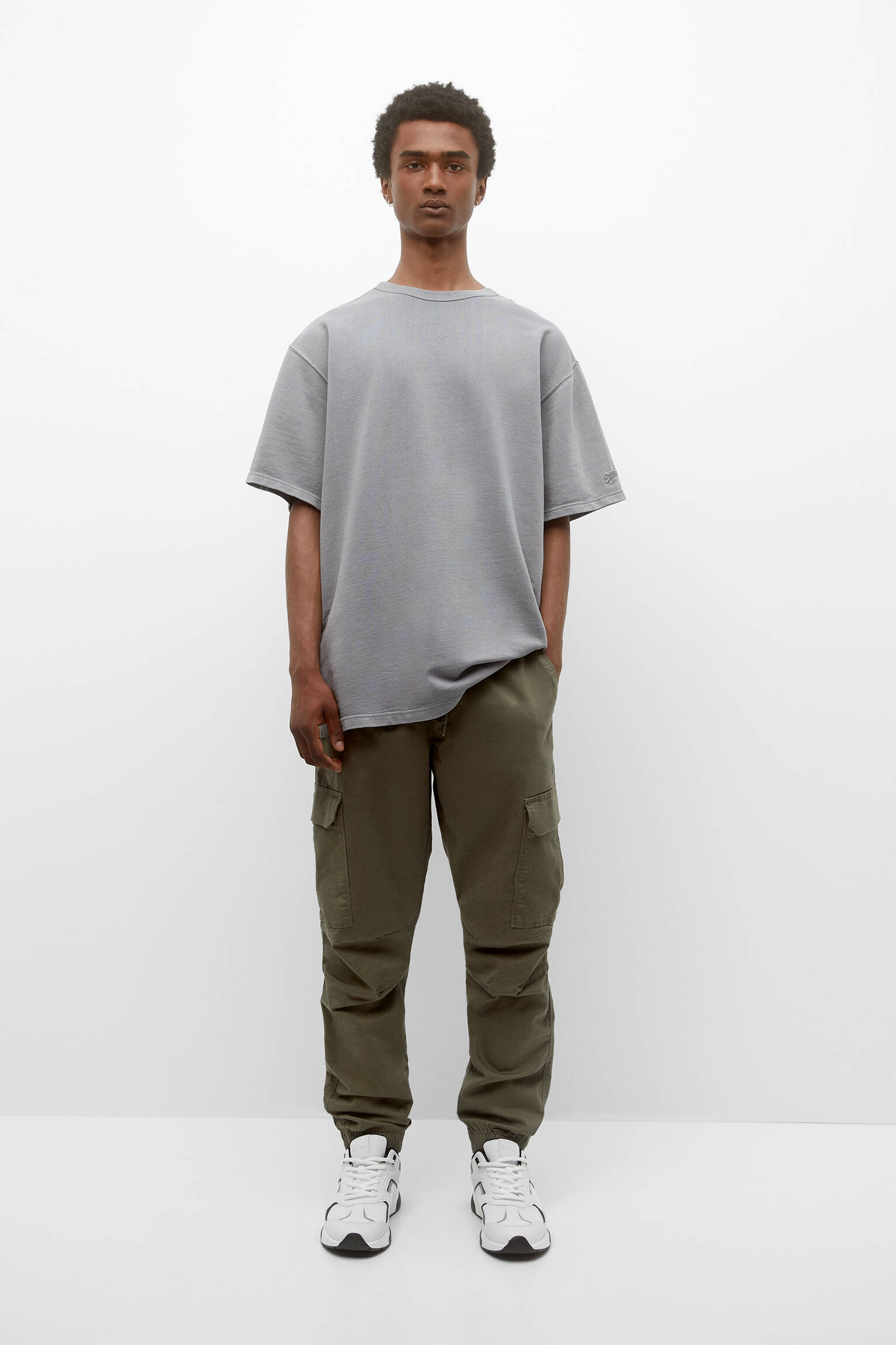 Calça jogger cargo básica - cáqui