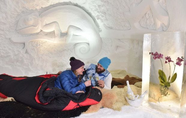 Iglu-Übernachtung in Davos-Kloster als romantisches Geschenk