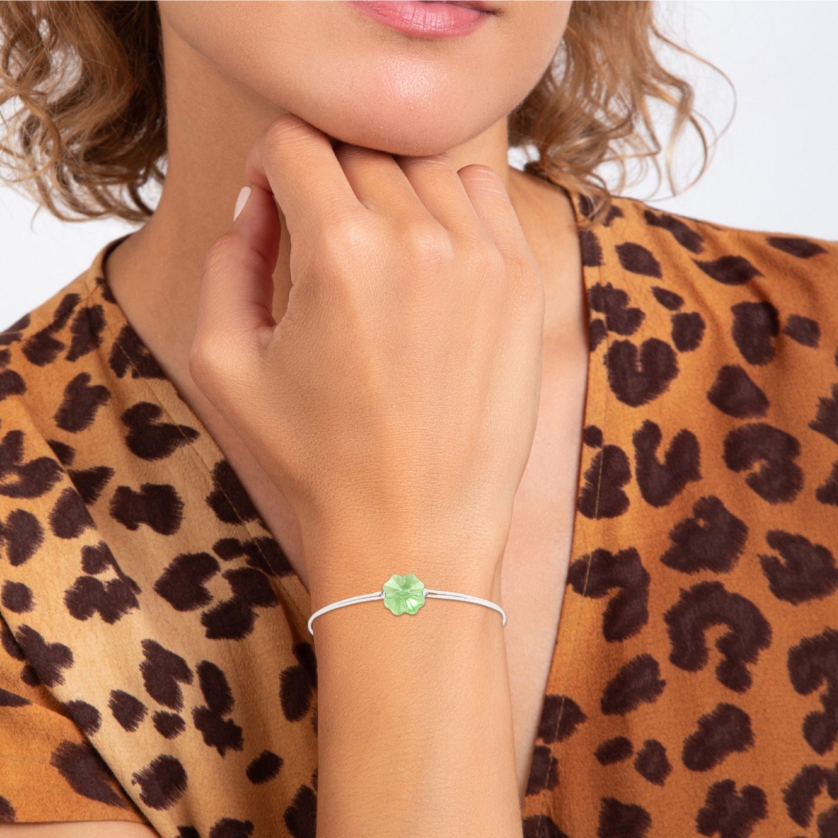 Bracelet trèfle élastique blanc SC Crystal orné d'un Cristal scintillant