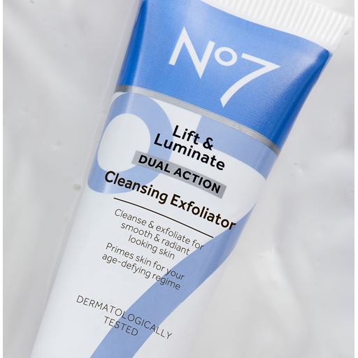 No7 Lift & Luminate Cleansing Exfoliator, 100 ml