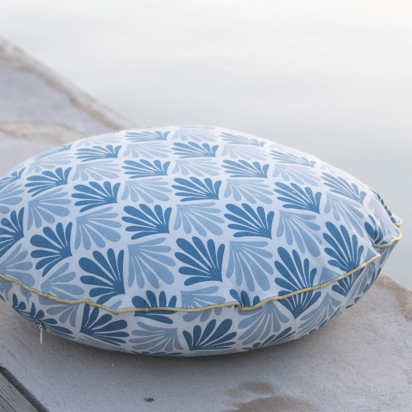 Febronie Coussin rond d'extérieur Bonbon Peacock bleu - D. 43cm