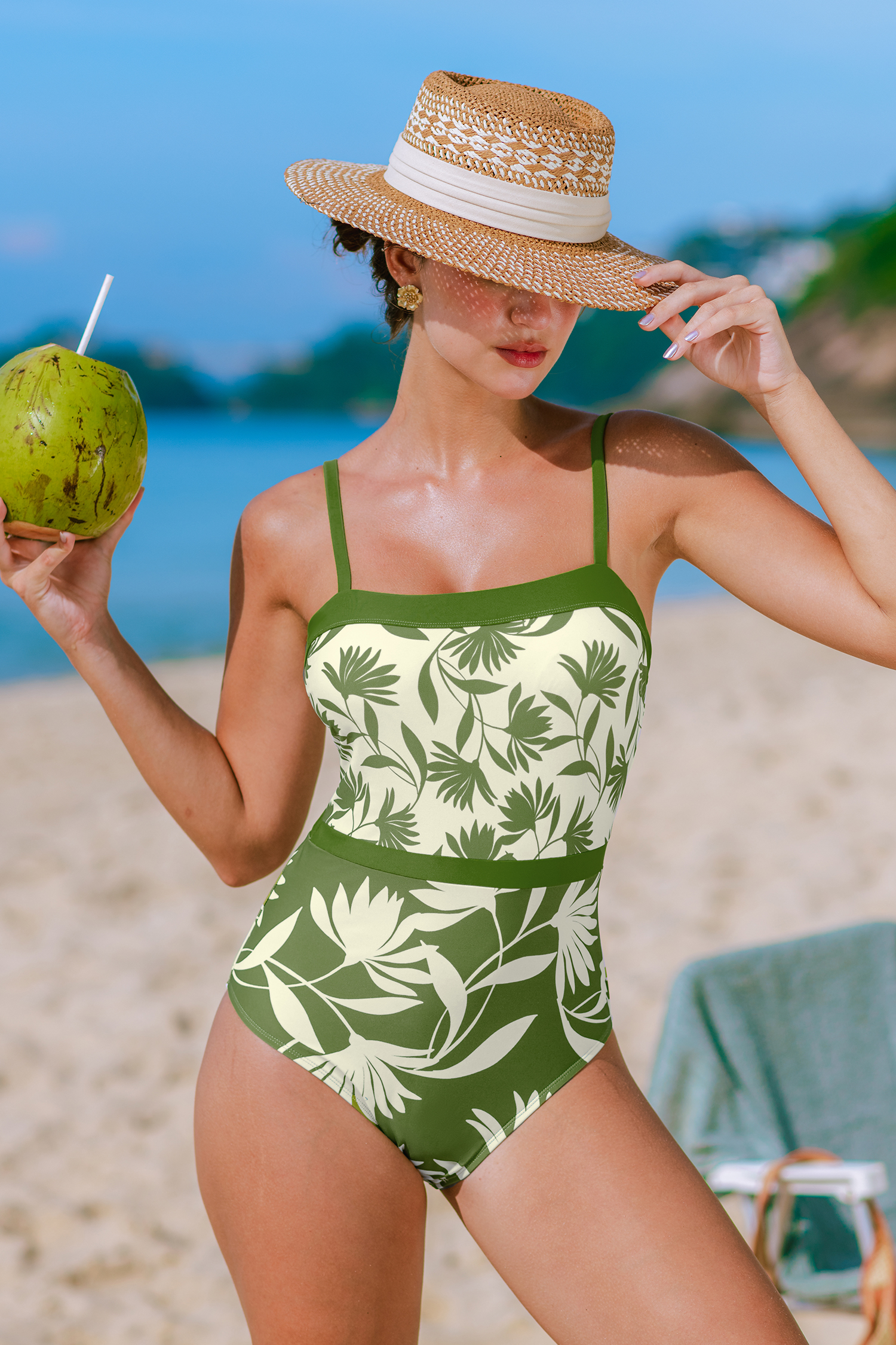Maillot de bain une pièce à col carré et emballage vert et blanc