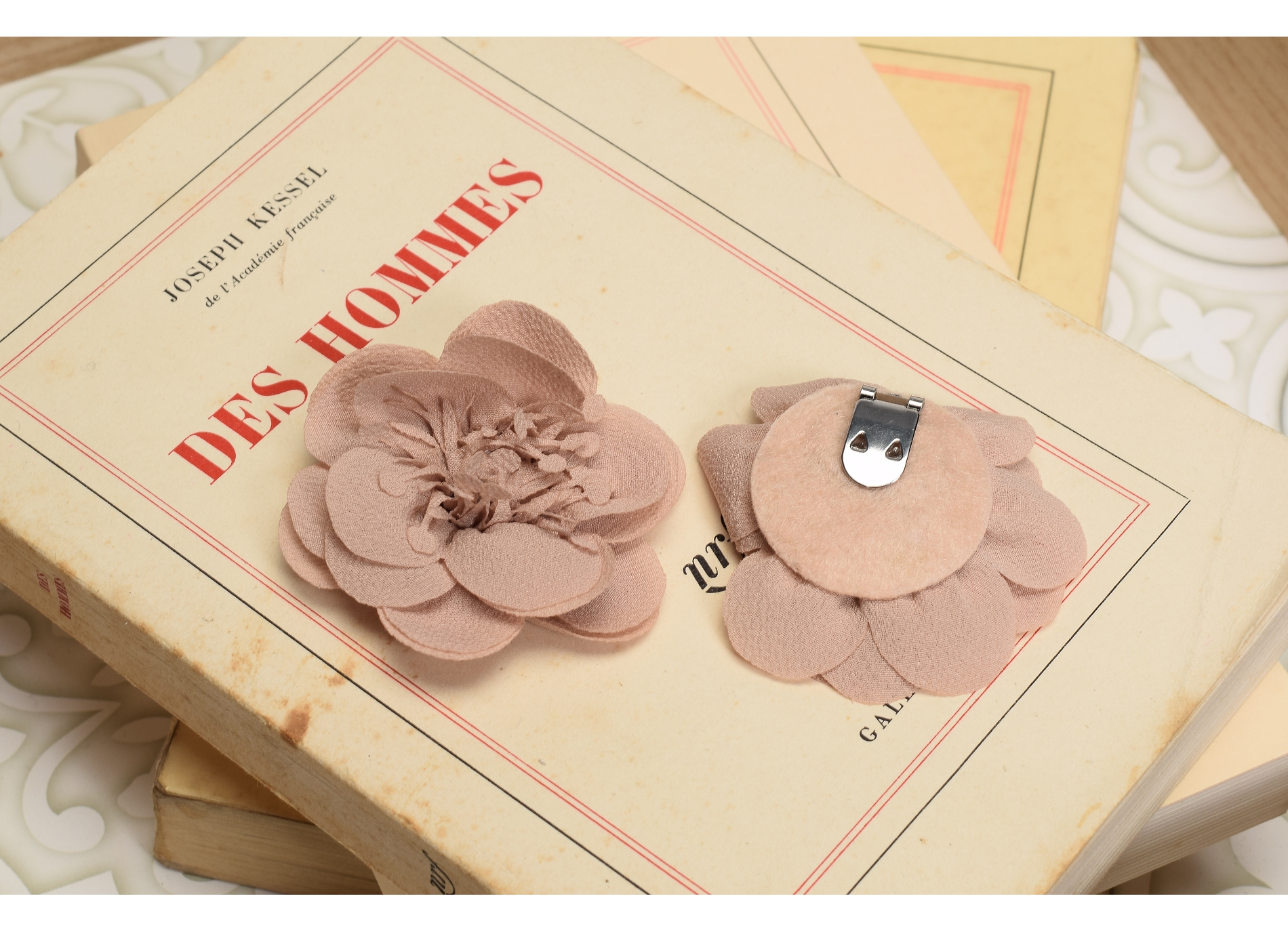 Clips mahelia beige