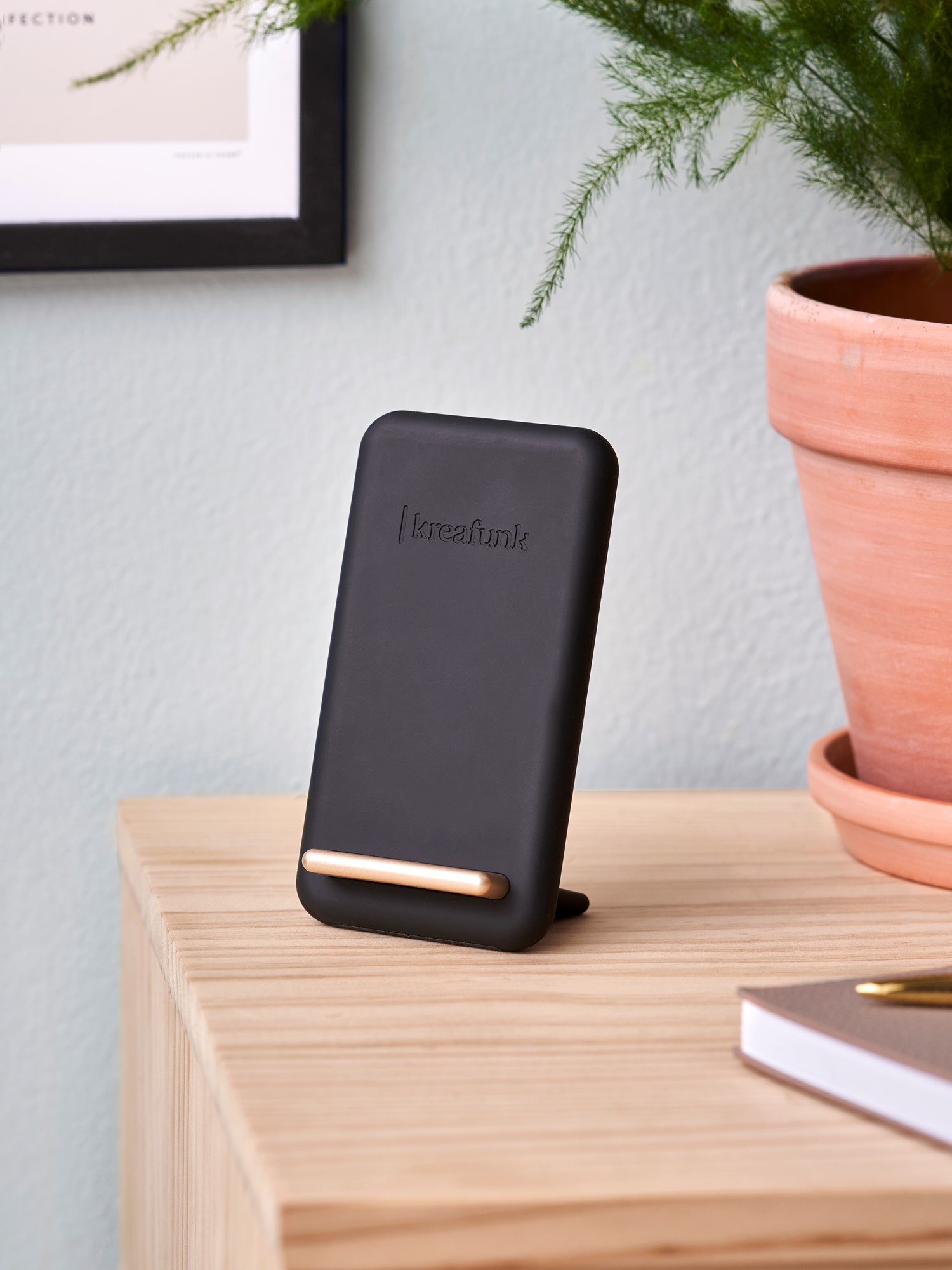 reCHARGE | Platik/metal/silikone. 117 x 64 x 72 mm. | Black | Kreafunk
