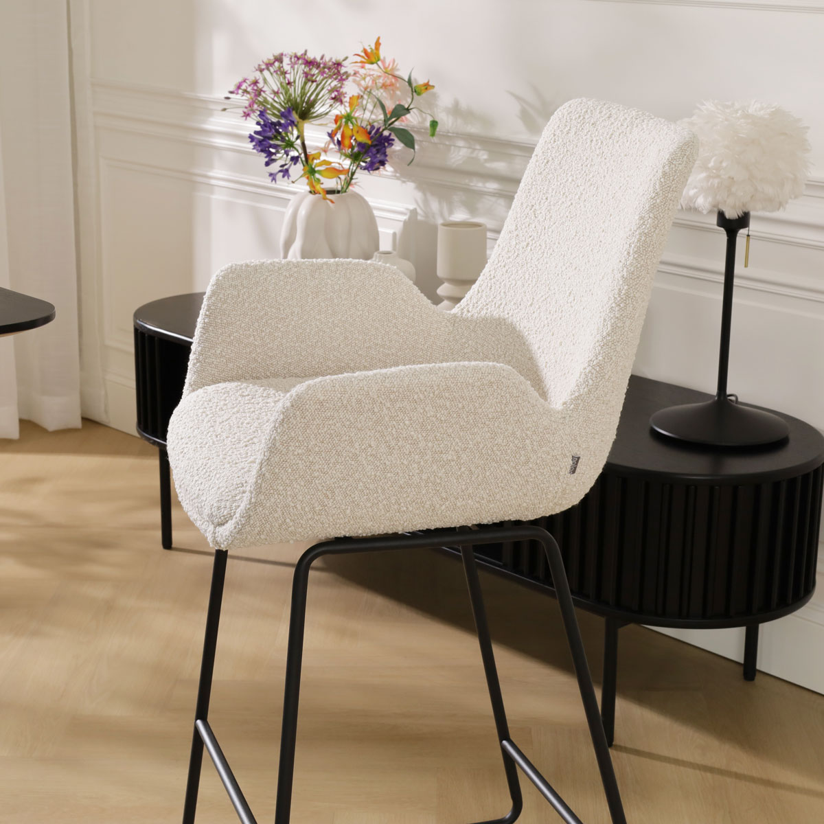 Barkruk Nino-Eef bouclé beige - zwart onderstel - 75 cm