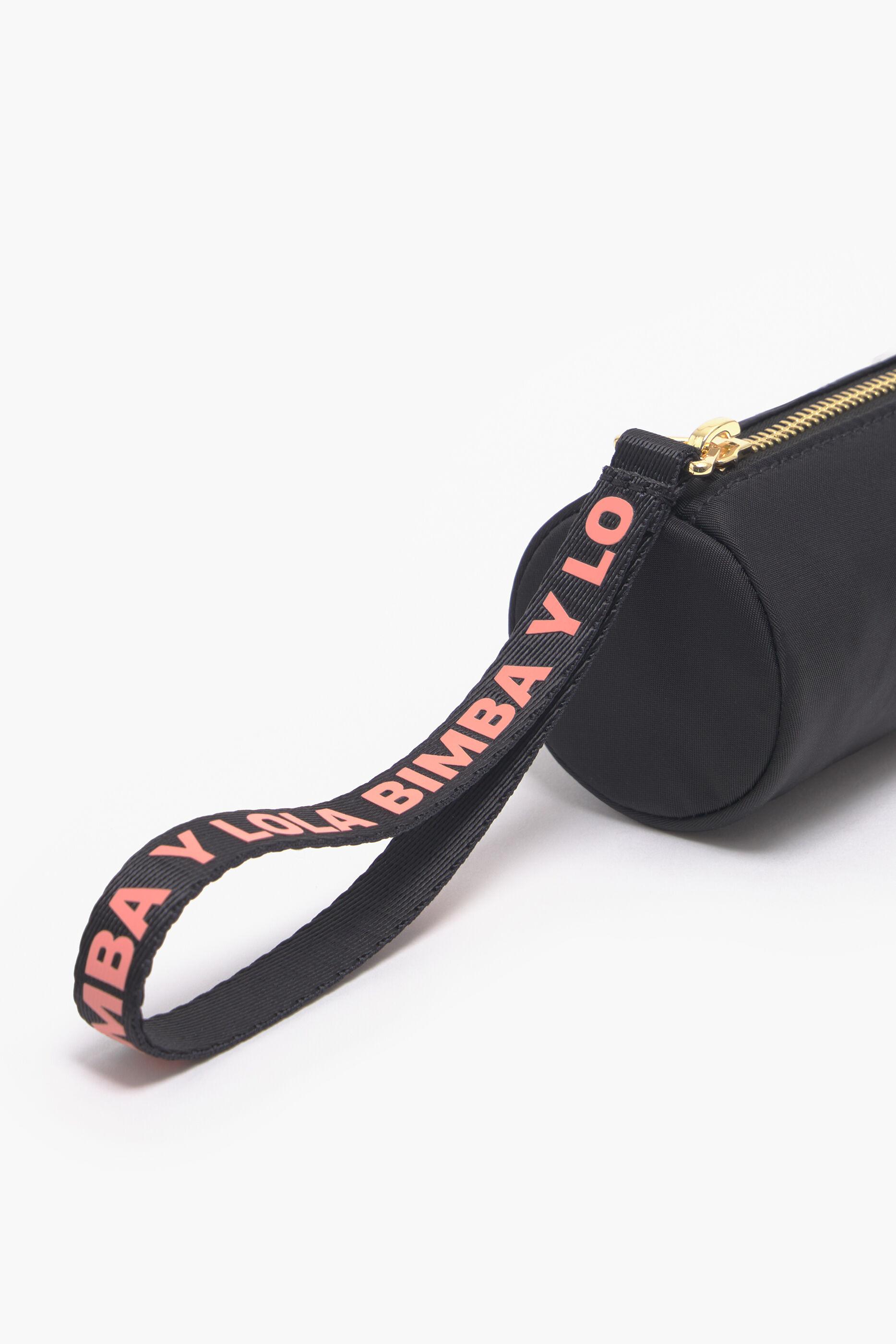 estojo cilíndrico de nylon preto