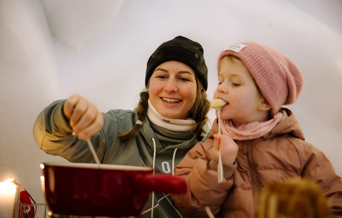Fondue im Iglu bei Adelboden als originelles Geschenk