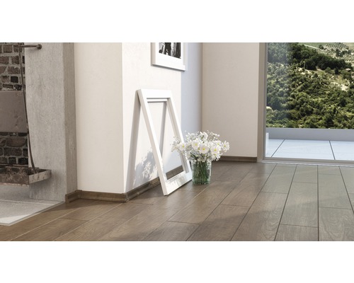 SKANDOR plint walnoot FU18L 18,5 x 38,5 x 2400 mm