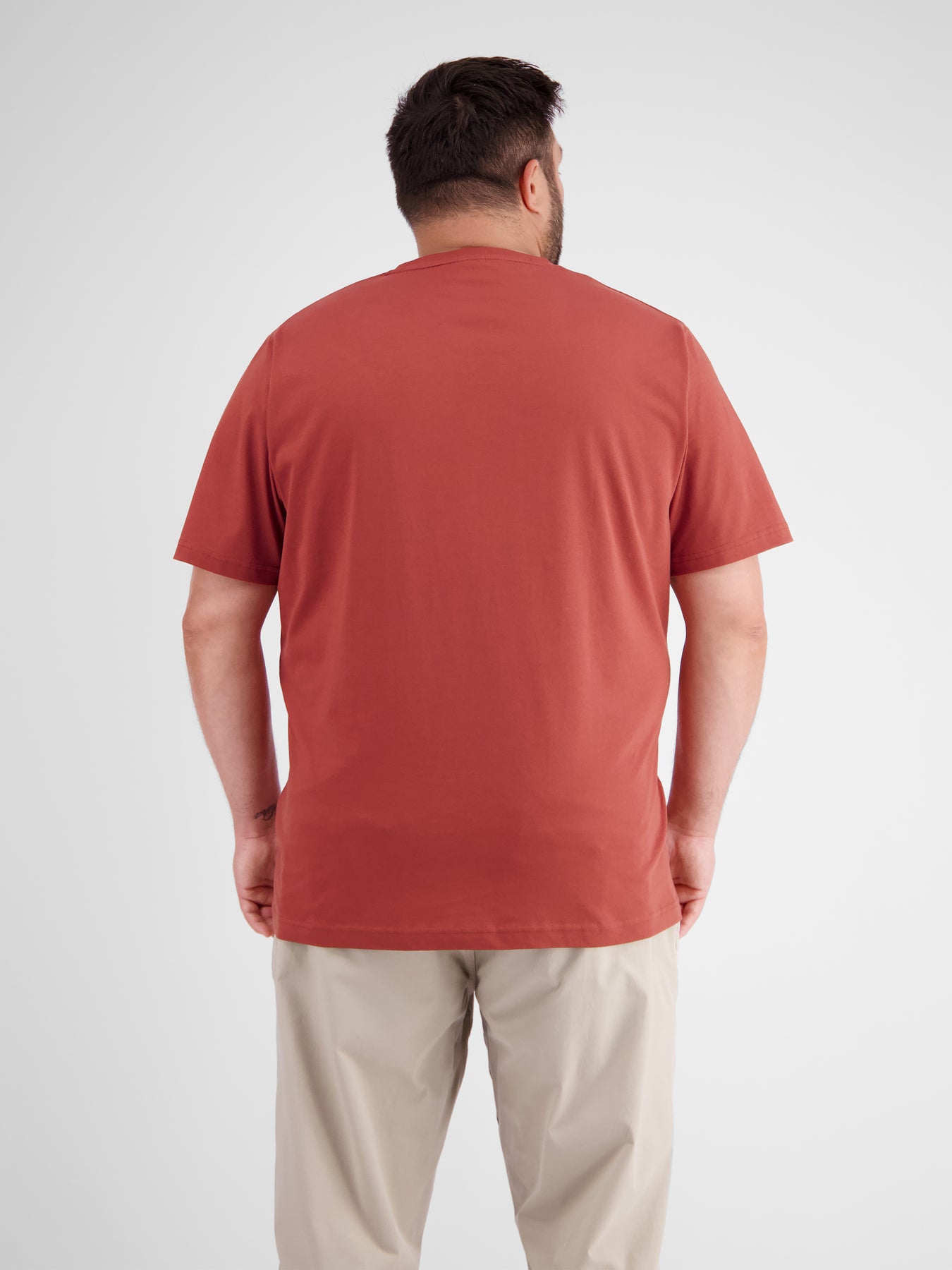 Unifarbenes T-Shirt mit Brustprint für Herren in Großen Größen