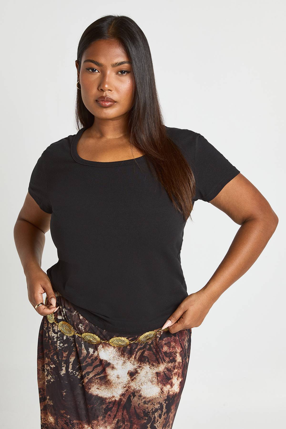 boohoo Haut Grande Taille À Manches Courtes Et Encolure Carrée