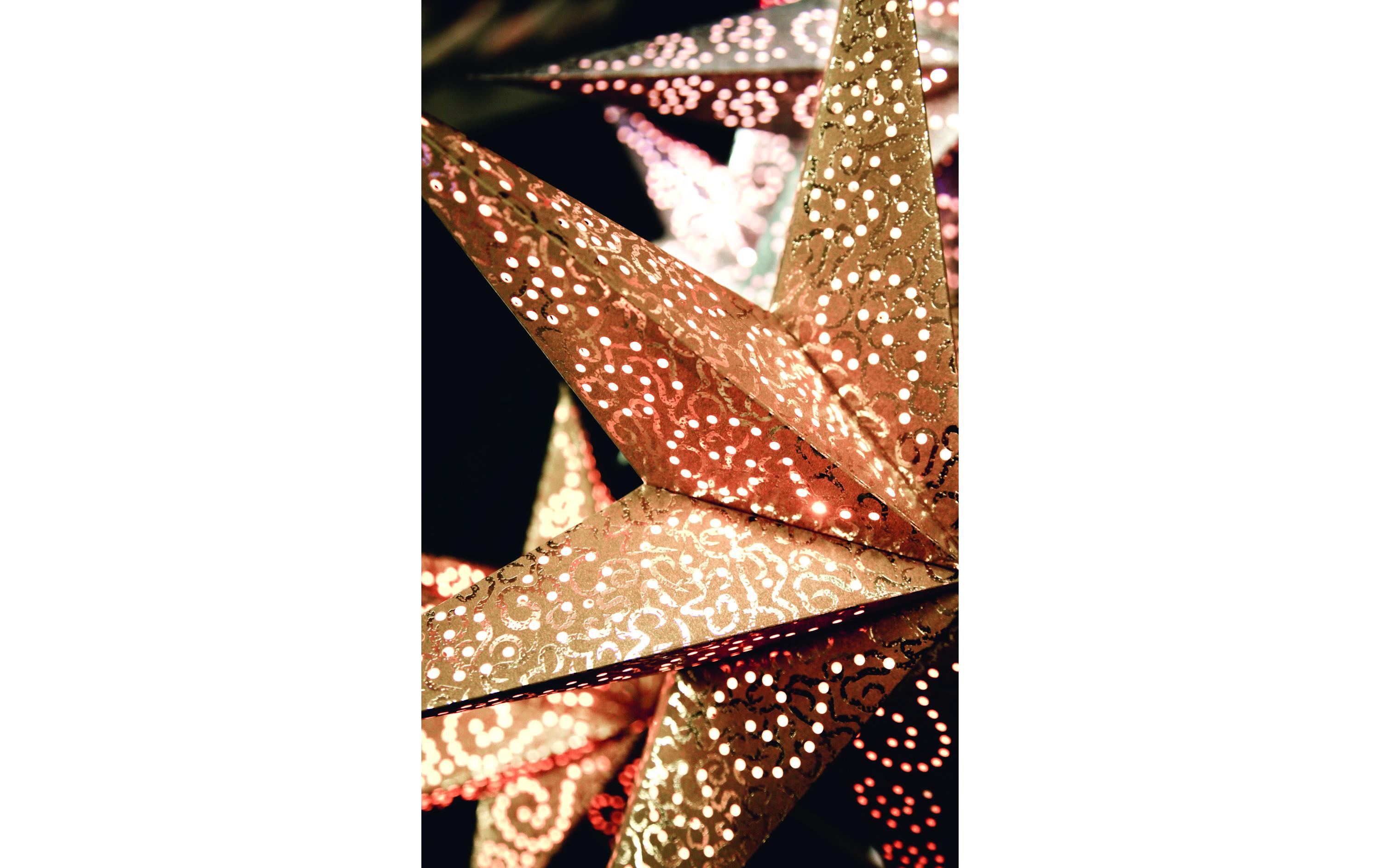 LED-Stern Antique 60 cm, GoldLeuchtender Papierstern mit Lochmuster