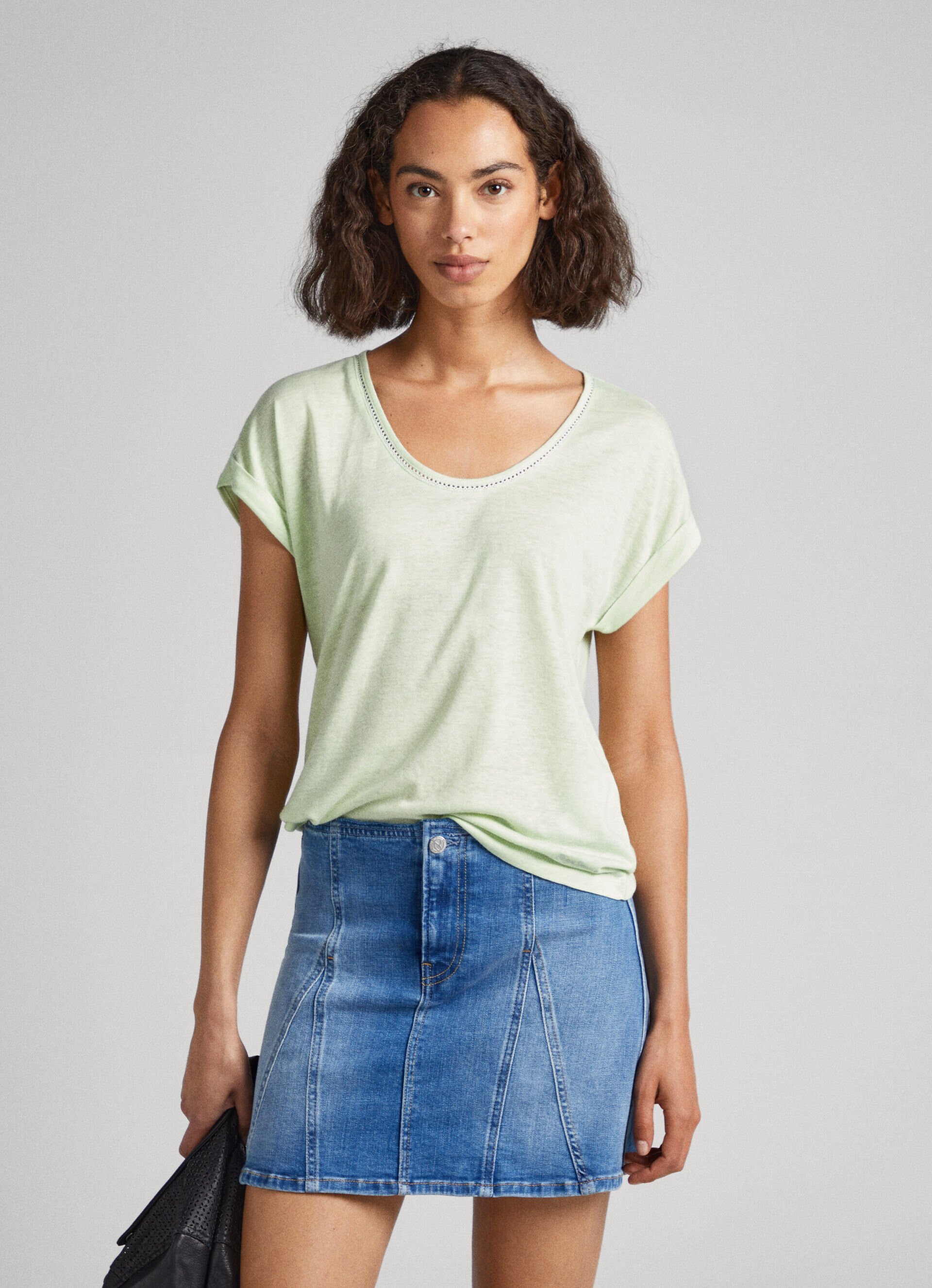 Camiseta com detalhe em renda - verde claro
