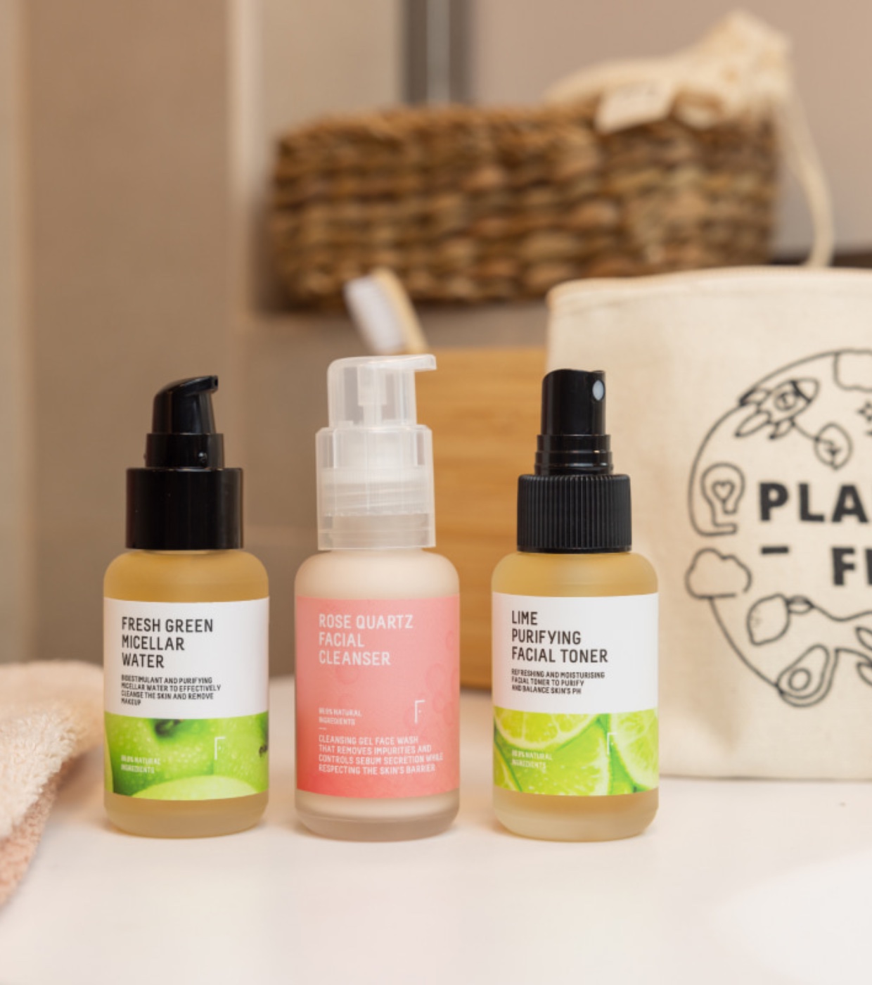 Freshly Cosmetics - Conjunto de limpeza facial em tamanho de viagem Mini Cleanser Trio