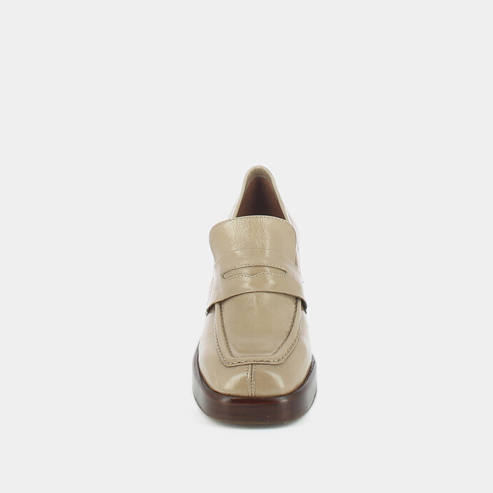 Mocassins à talons  en cuir brillant beige